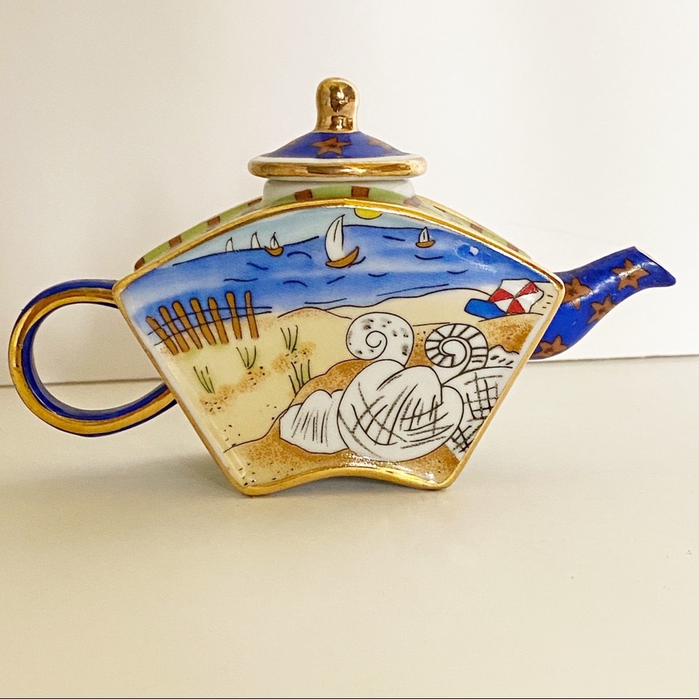 Vivian Chan Collectible Hand Painted Teapot